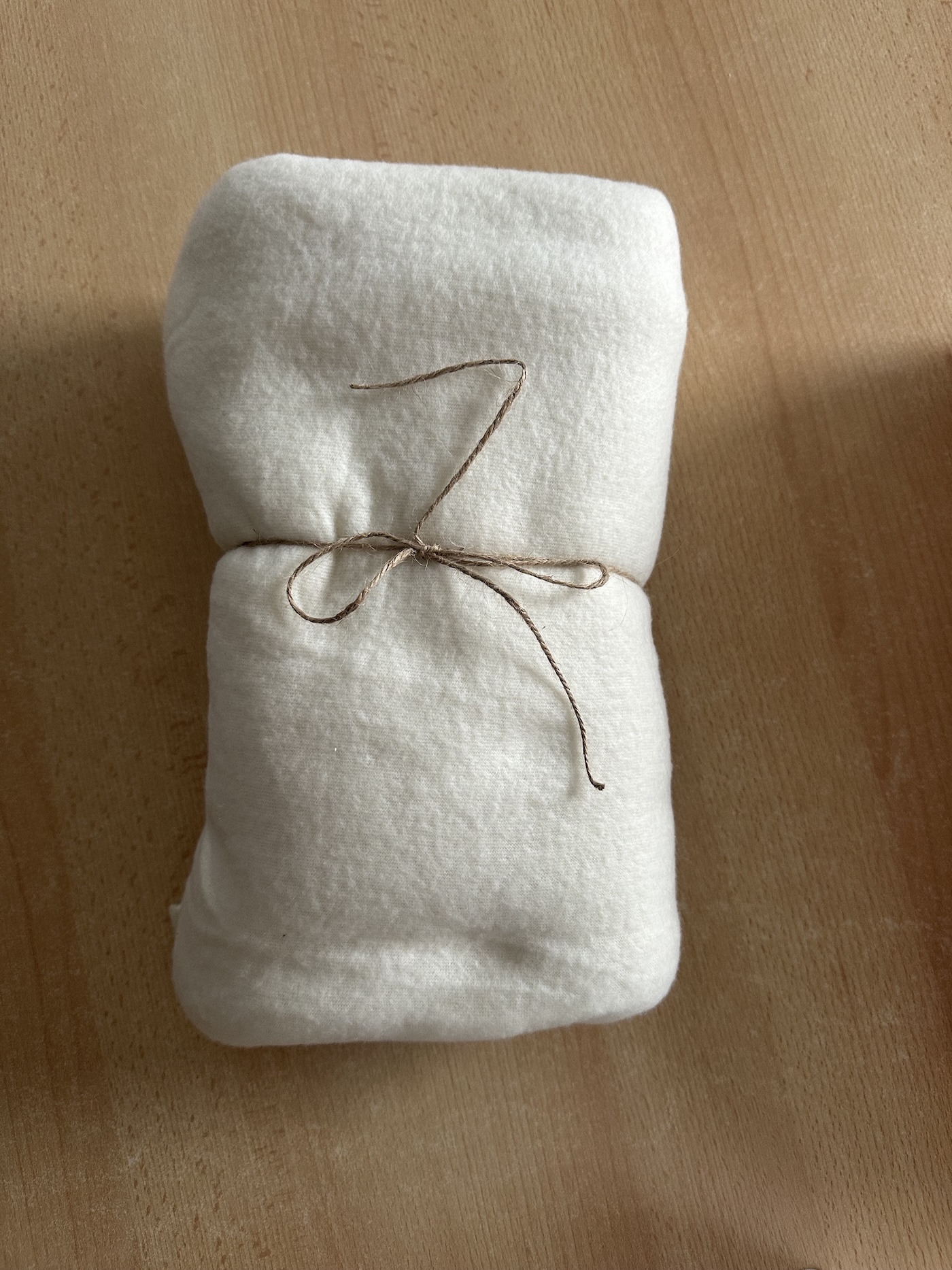 deka-na-zahrati-zluta