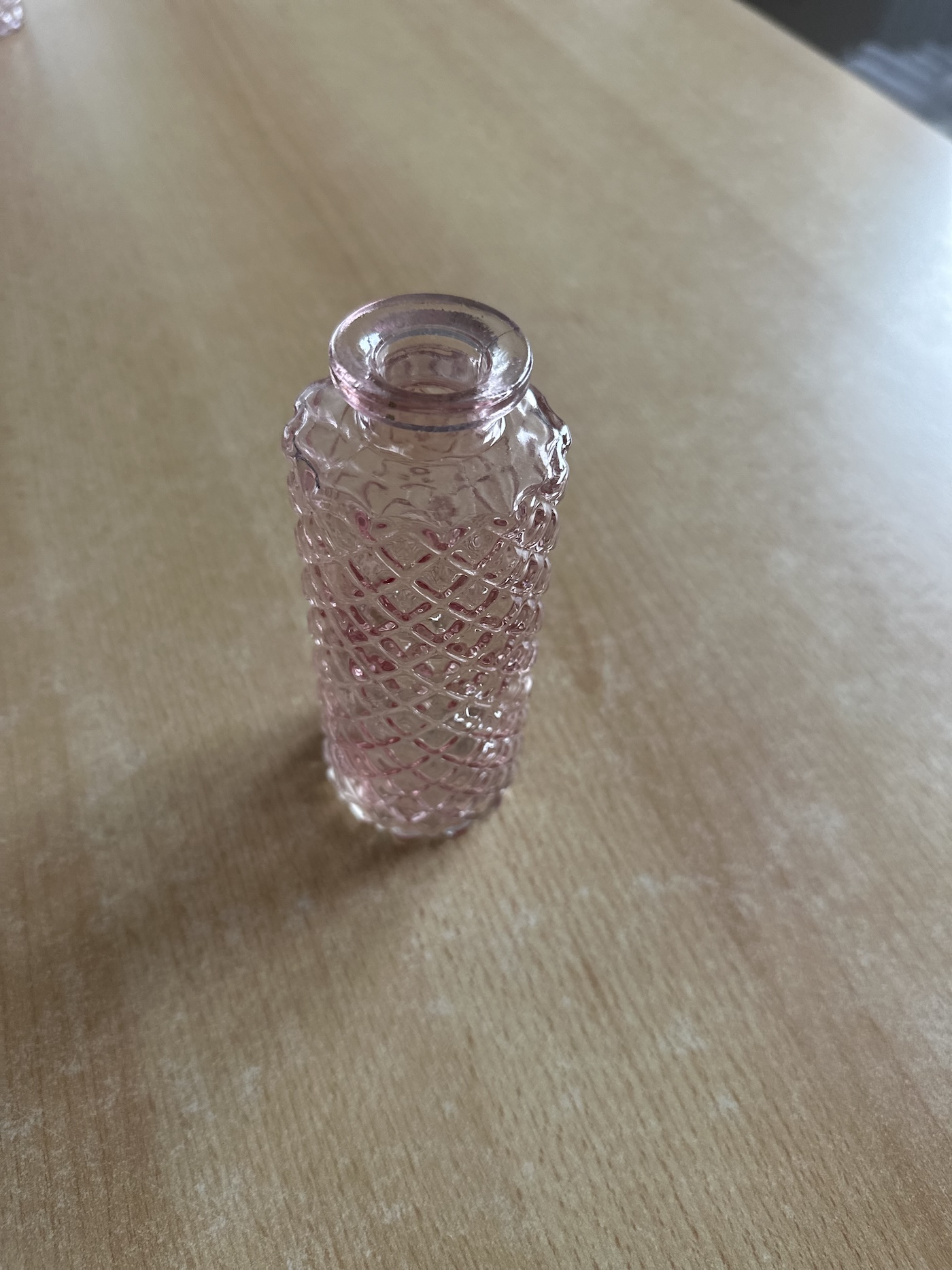 vaza-mala-svetle-ruzova