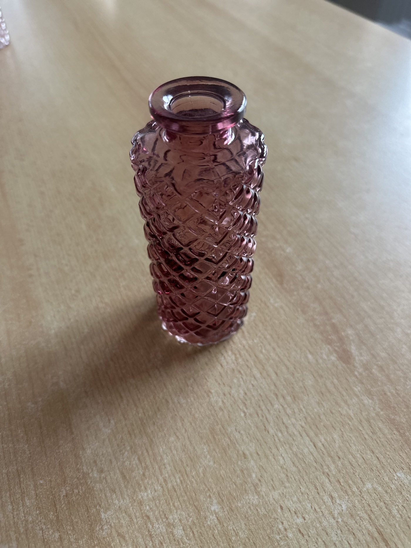 vaza-mala-tmave-ruzova